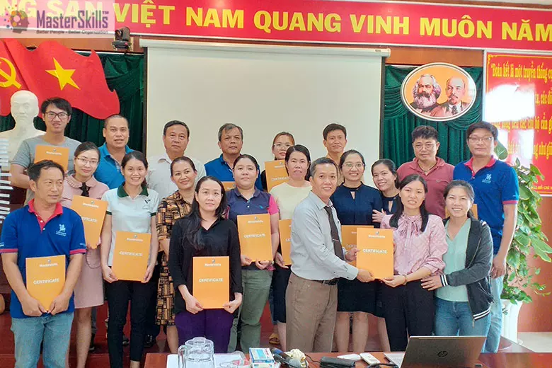 Kỹ Năng Viết Báo Cáo & Email